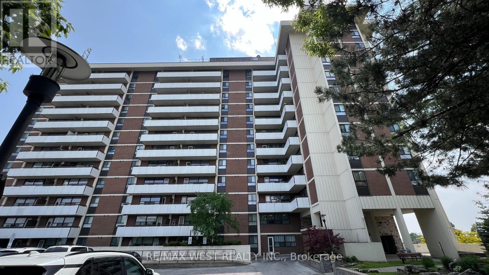 405 - 541 BLACKTHORN AVENUE, Toronto, Ontario