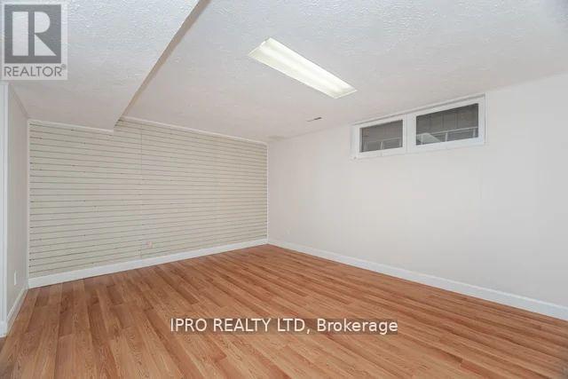 42 Hillside Drive, Brampton, Ontario  L6S 1A3 - Photo 33 - W12202912