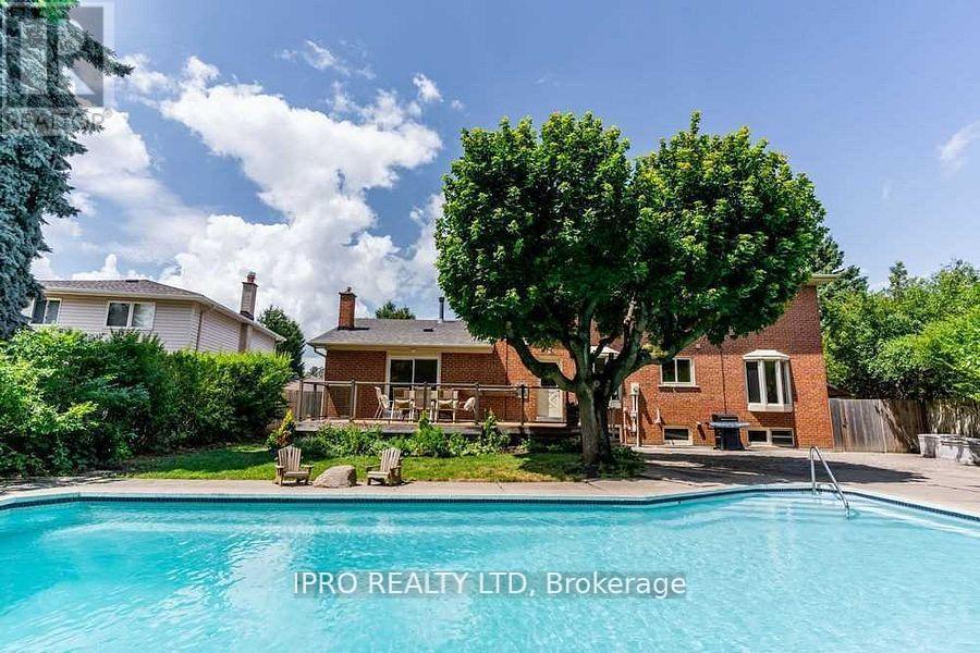 42 Hillside Drive, Brampton, Ontario  L6S 1A3 - Photo 46 - W12202912