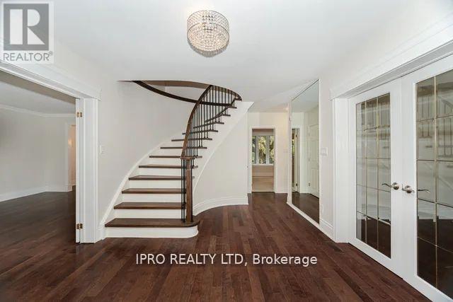 42 Hillside Drive, Brampton, Ontario  L6S 1A3 - Photo 5 - W12202912