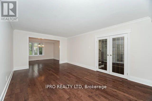 42 Hillside Drive, Brampton, Ontario  L6S 1A3 - Photo 7 - W12202912