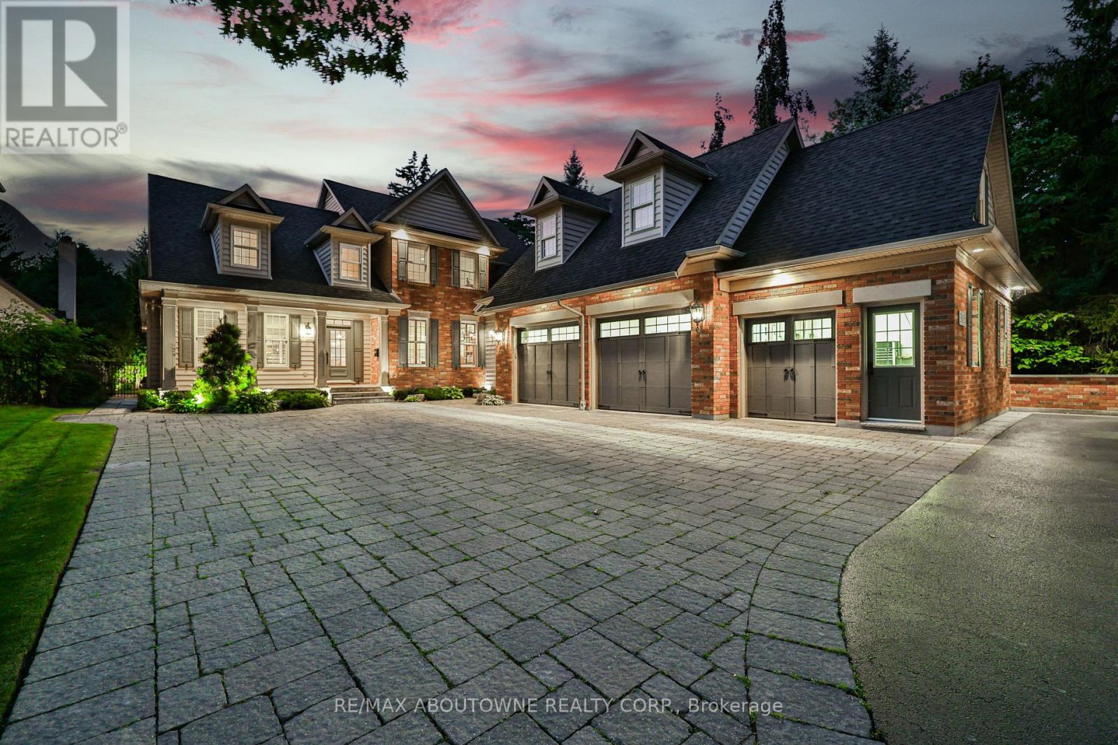 3105 Lakeshore Road, Burlington, Ontario  L7N 1A3 - Photo 1 - W12202915