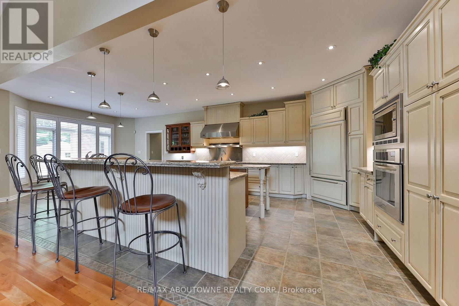 3105 Lakeshore Road, Burlington, Ontario  L7N 1A3 - Photo 12 - W12202915