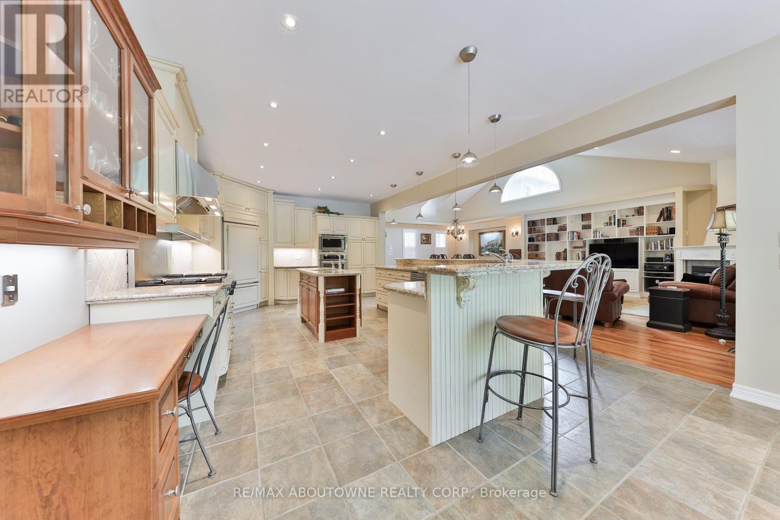 3105 Lakeshore Road, Burlington, Ontario  L7N 1A3 - Photo 19 - W12202915