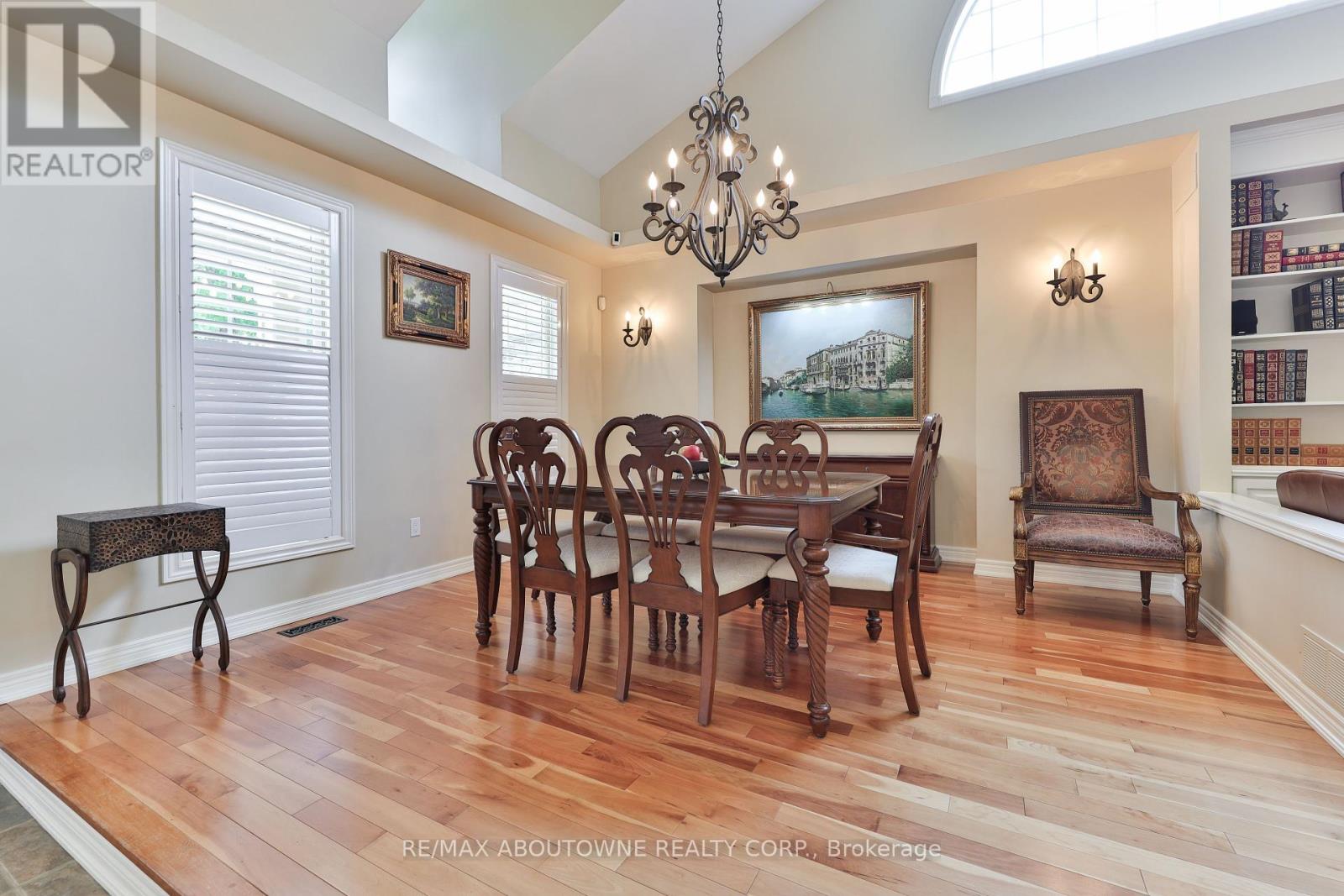 3105 Lakeshore Road, Burlington, Ontario  L7N 1A3 - Photo 6 - W12202915