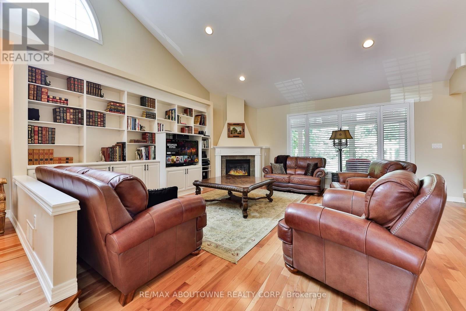 3105 Lakeshore Road, Burlington, Ontario  L7N 1A3 - Photo 7 - W12202915