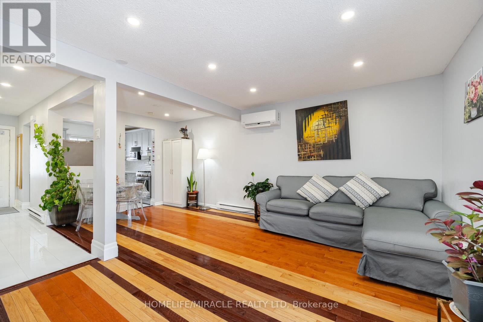 12 Huckleberry Square, Brampton, Ontario  L6S 1Y2 - Photo 7 - W12202936