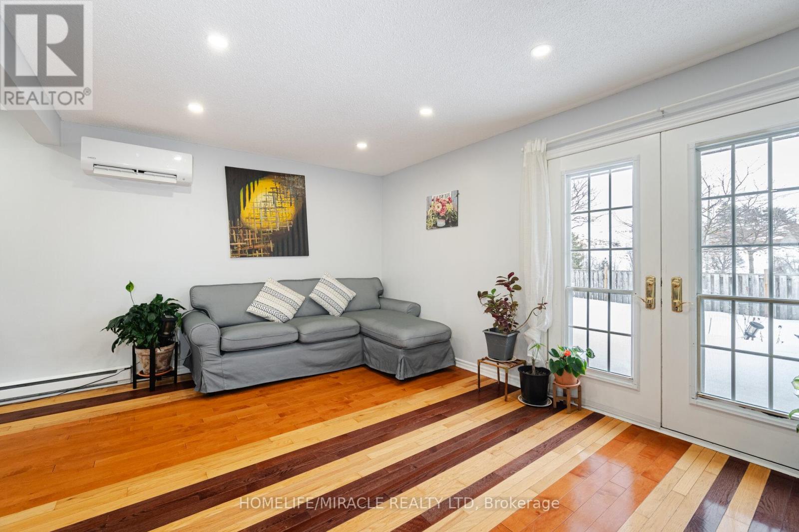 12 Huckleberry Square, Brampton (Central Park), Ontario  L6S 1Y2 - Photo 8 - W12202936