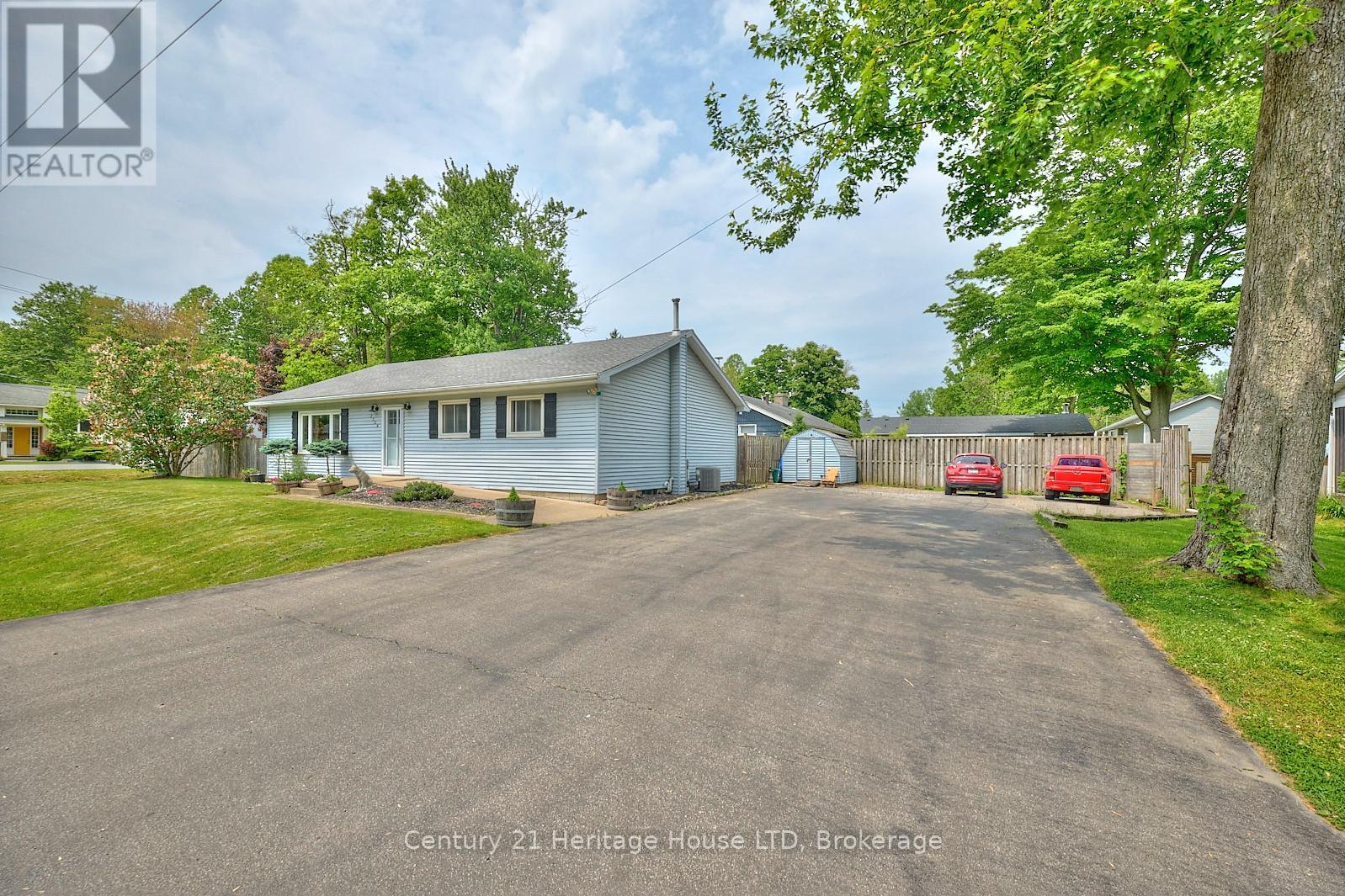 3334 Riselay Avenue, Fort Erie (Ridgeway), Ontario  L0S 1N0 - Photo 1 - X12203037