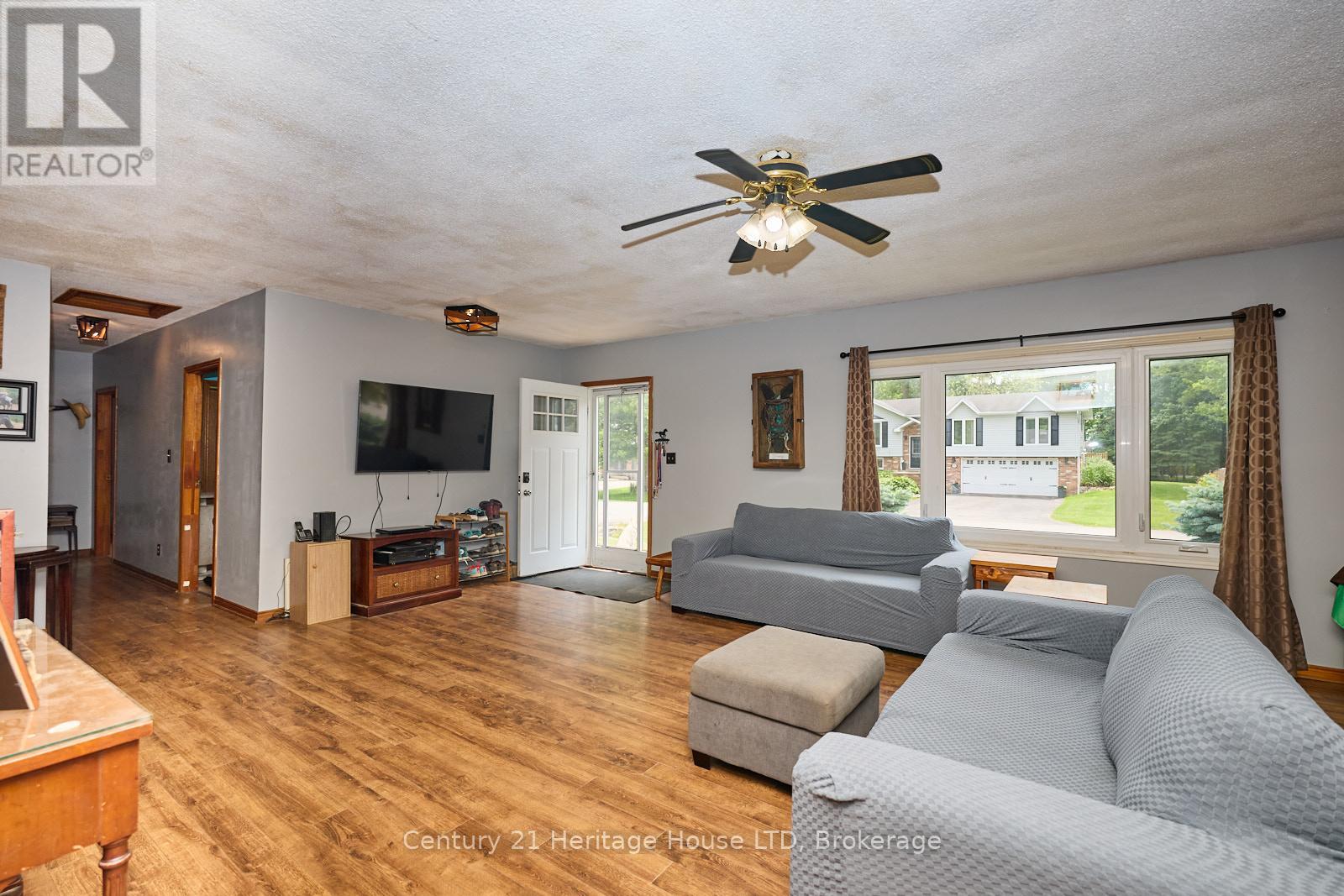3334 Riselay Avenue, Fort Erie (Ridgeway), Ontario  L0S 1N0 - Photo 4 - X12203037
