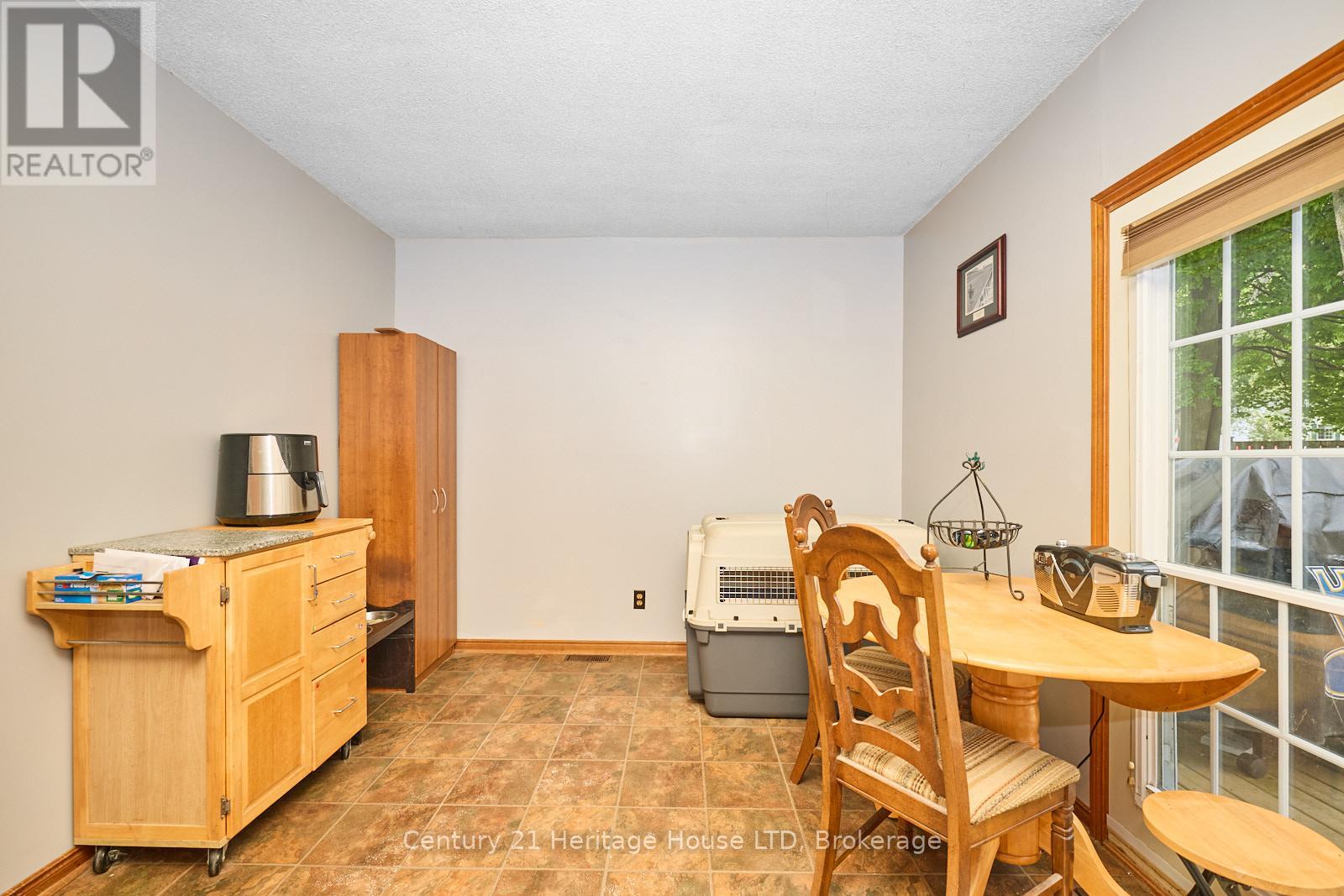 3334 Riselay Avenue, Fort Erie (Ridgeway), Ontario  L0S 1N0 - Photo 8 - X12203037