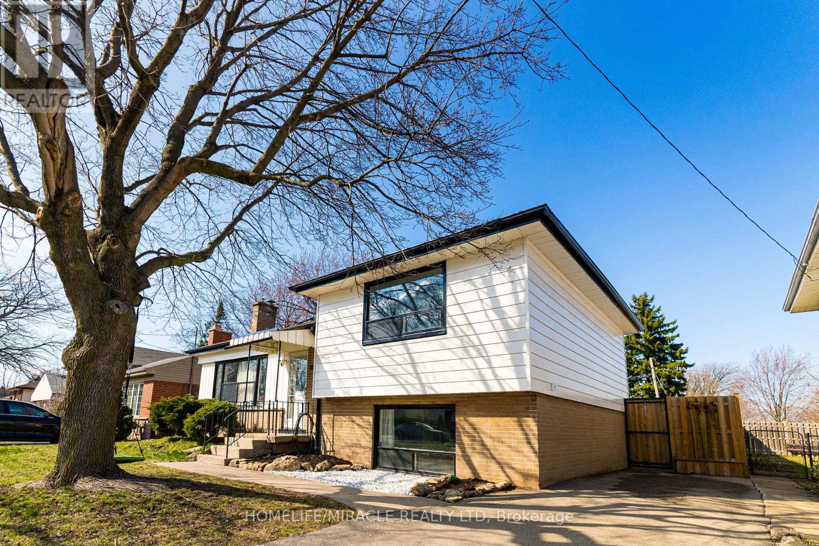 1013 Brucedale Avenue E, Hamilton, Ontario  L8T 1M6 - Photo 1 - X12202910