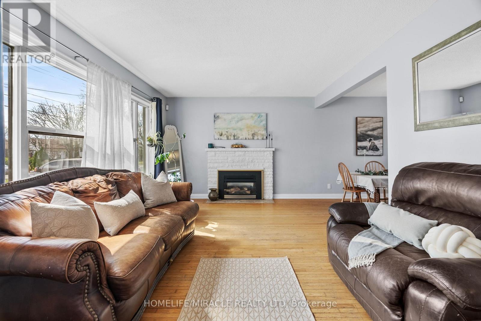 1013 Brucedale Avenue E, Hamilton, Ontario  L8T 1M6 - Photo 4 - X12202910