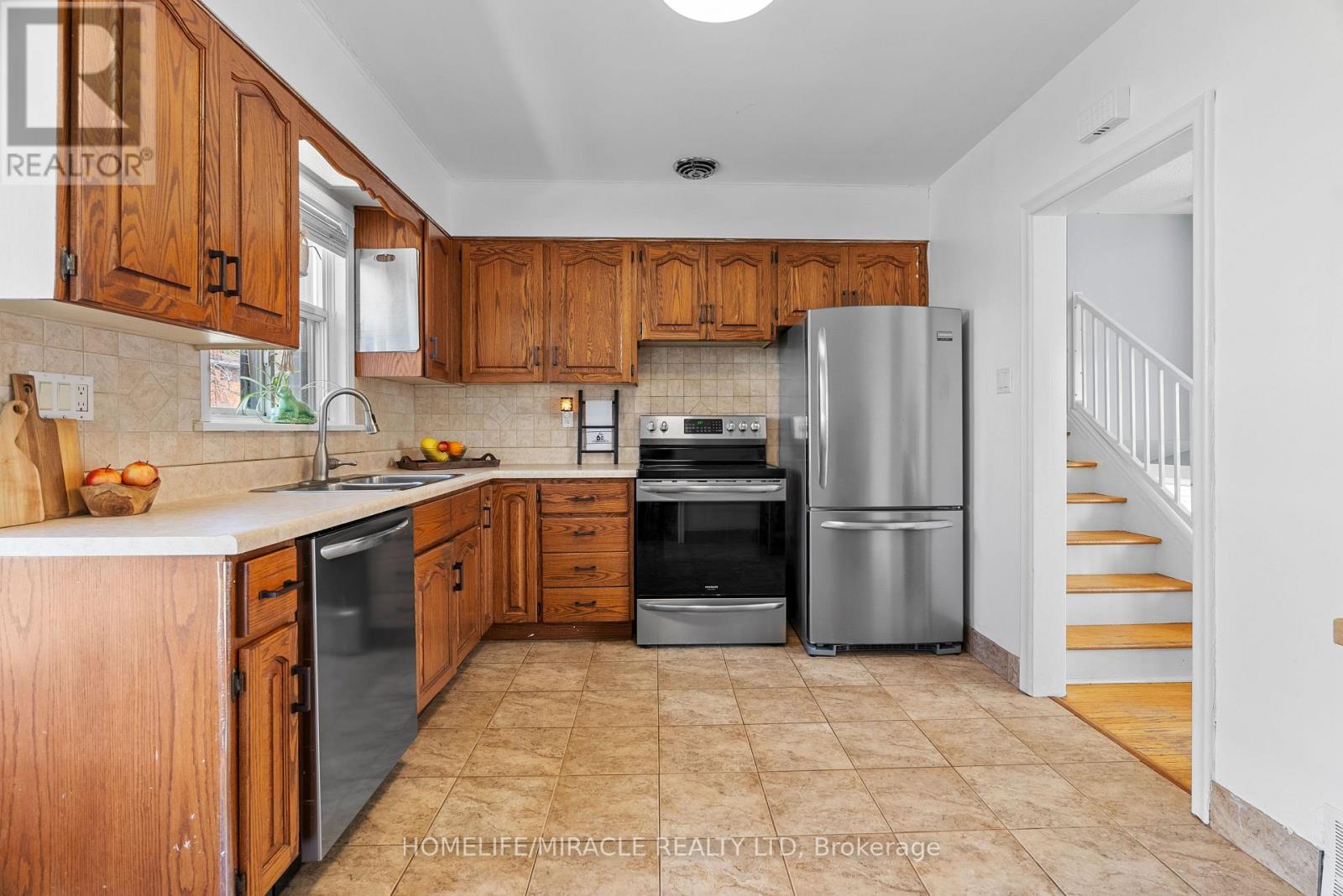 1013 Brucedale Avenue E, Hamilton, Ontario  L8T 1M6 - Photo 9 - X12202910