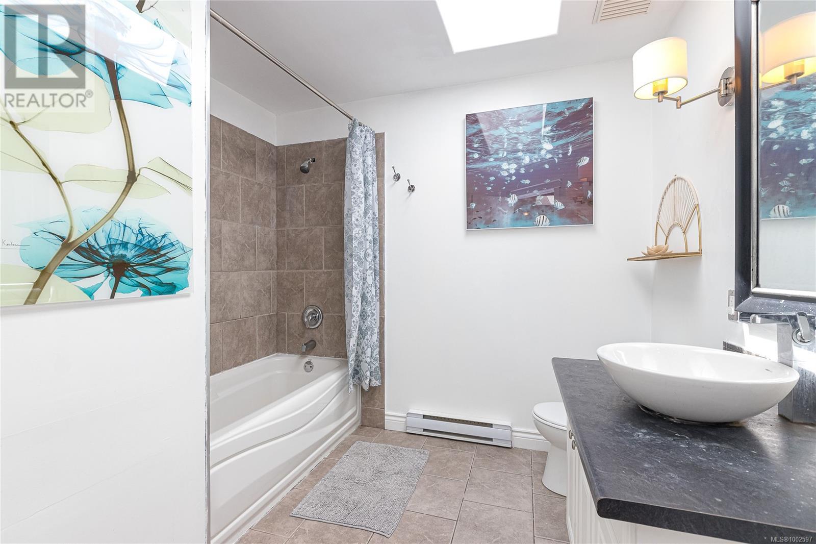 Property at 2236 Tara Pl image 2