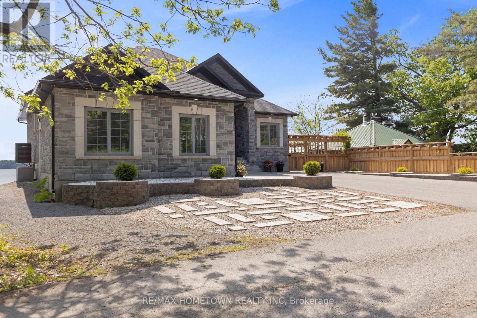 257 Hudson Point Road, Elizabethtown-Kitley, Ontario  K6V 7E3 - Photo 3 - X12203034