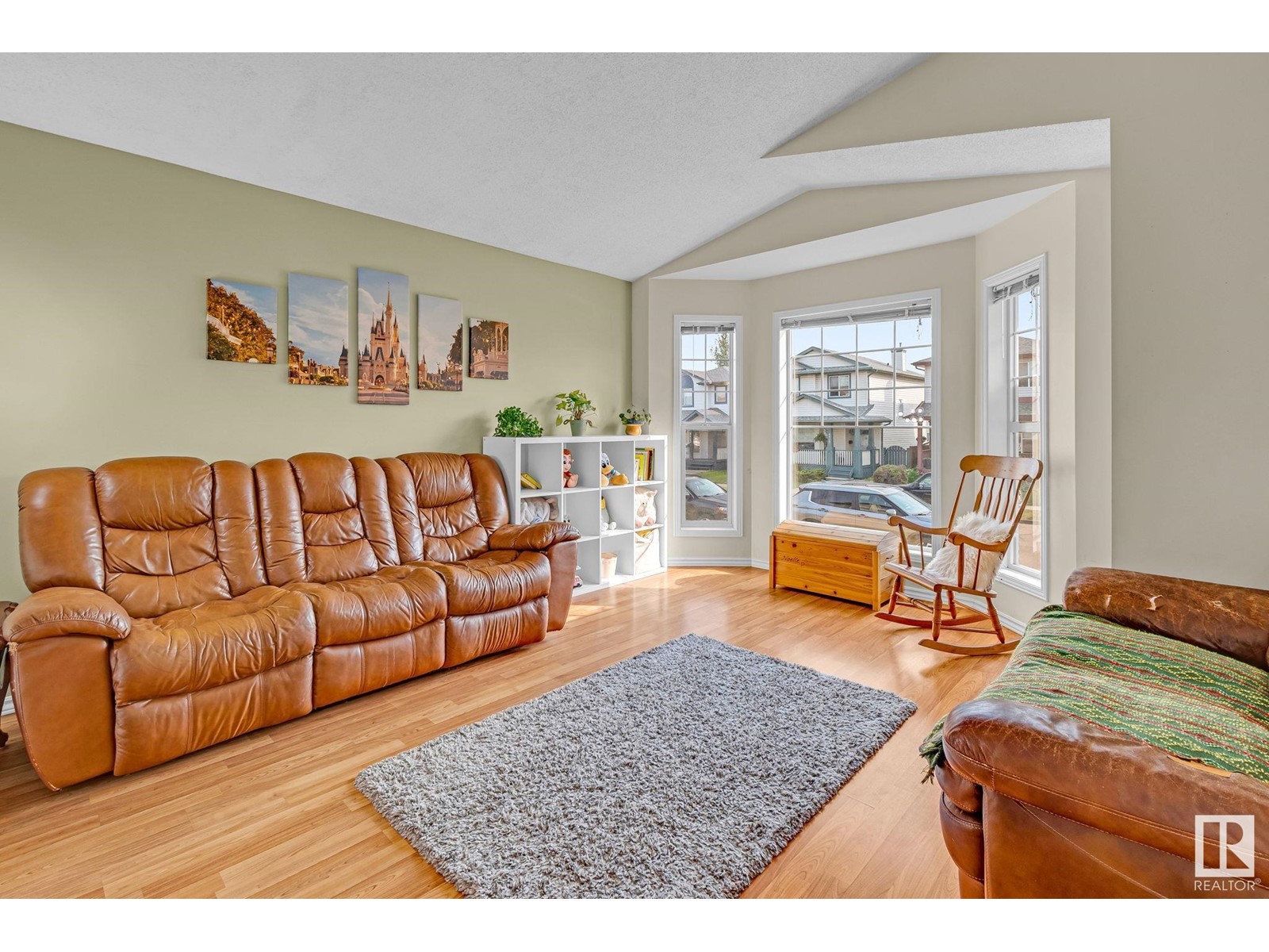Property at 4420 150 AV NW image 2