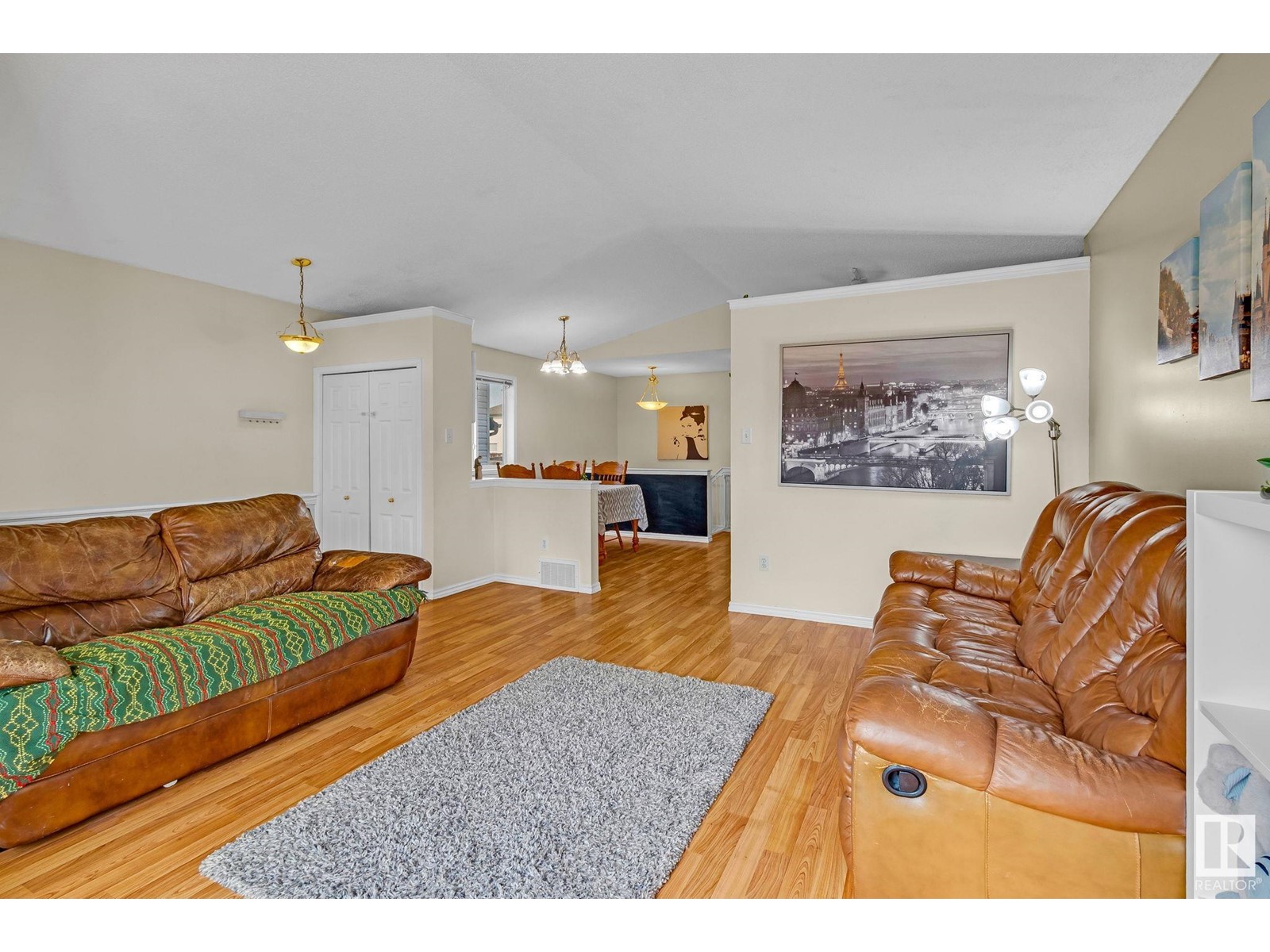 Property at 4420 150 AV NW image 3