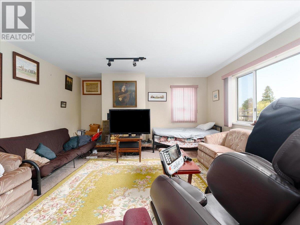 Property at 4660 BOND STREET image 4