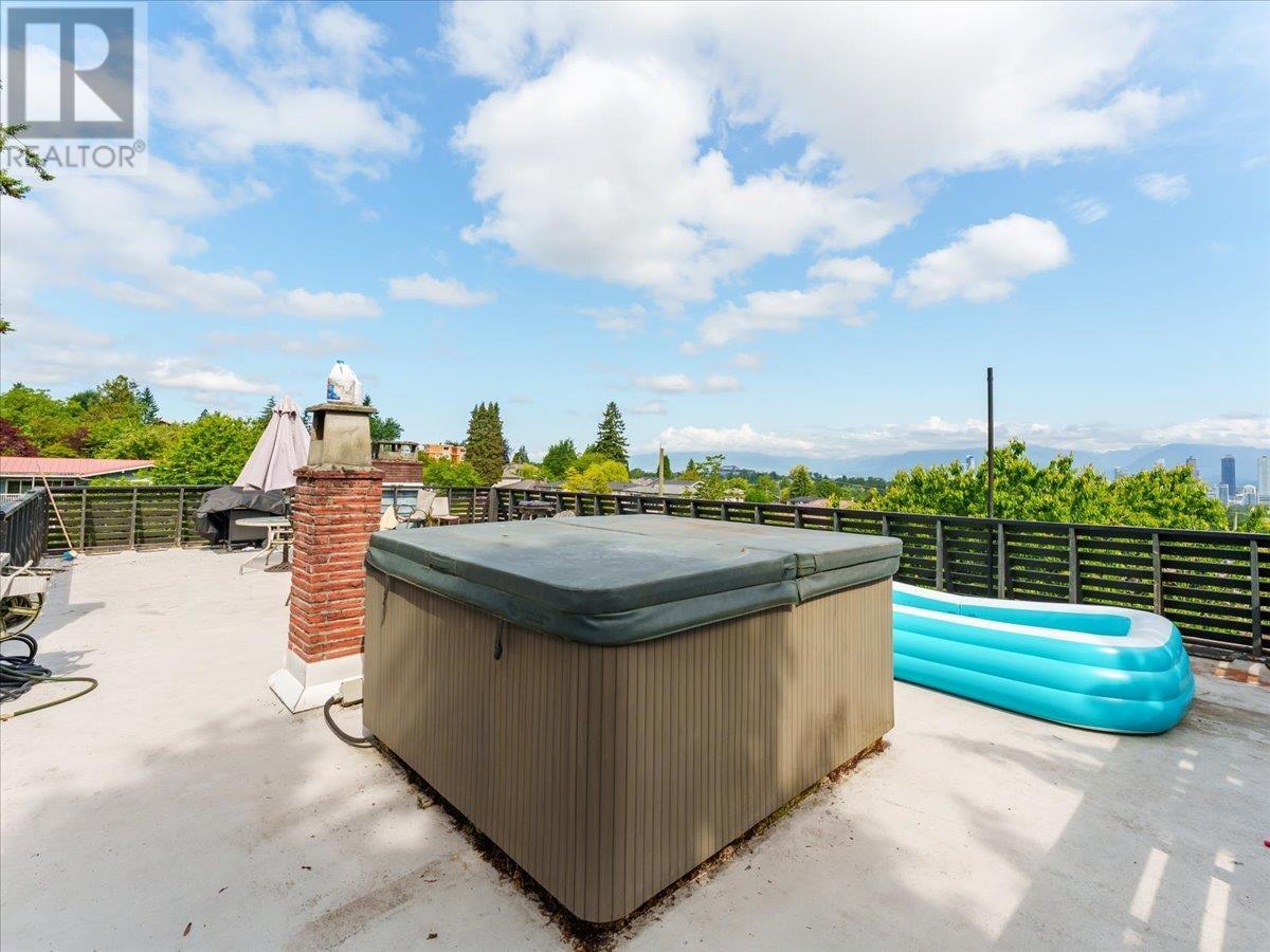 Property at 4660 BOND STREET image 3