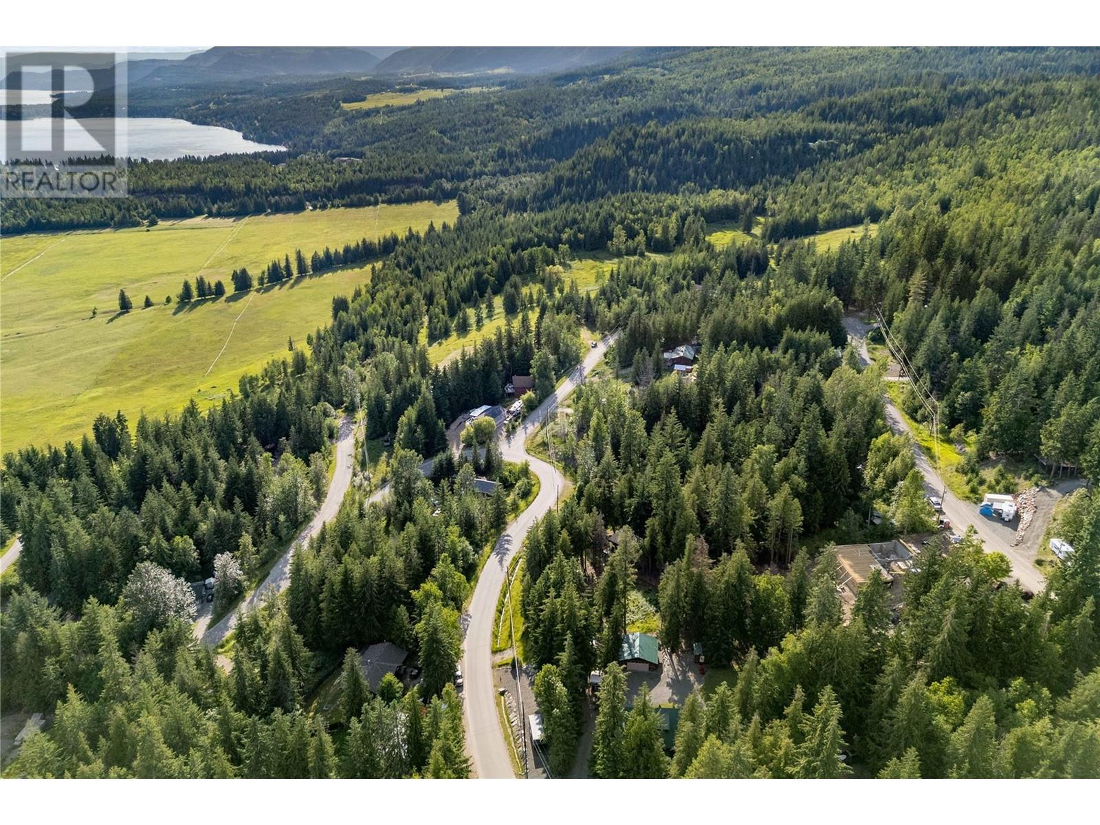 7227 Estate Drive, Anglemont, British Columbia  V0E 1M8 - Photo 18 - 10350823
