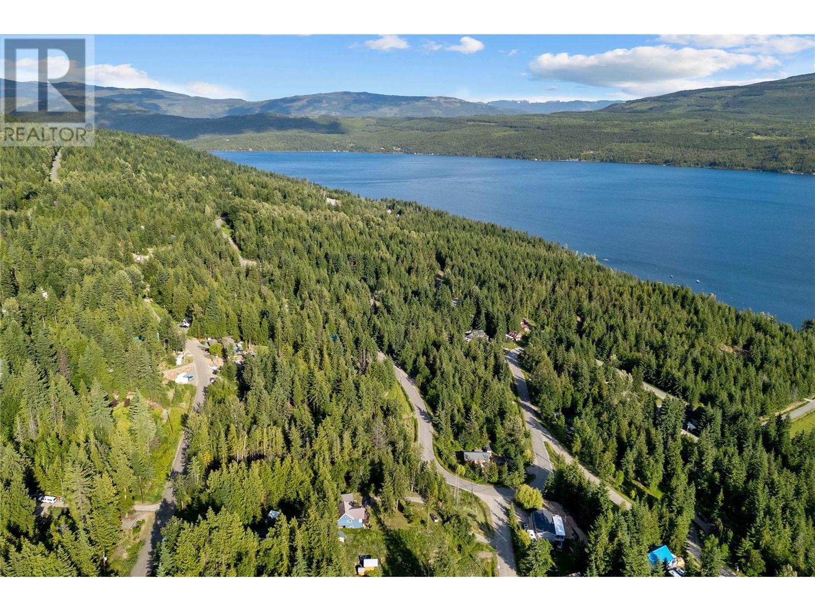 7227 Estate Drive, Anglemont, British Columbia  V0E 1M8 - Photo 15 - 10350823