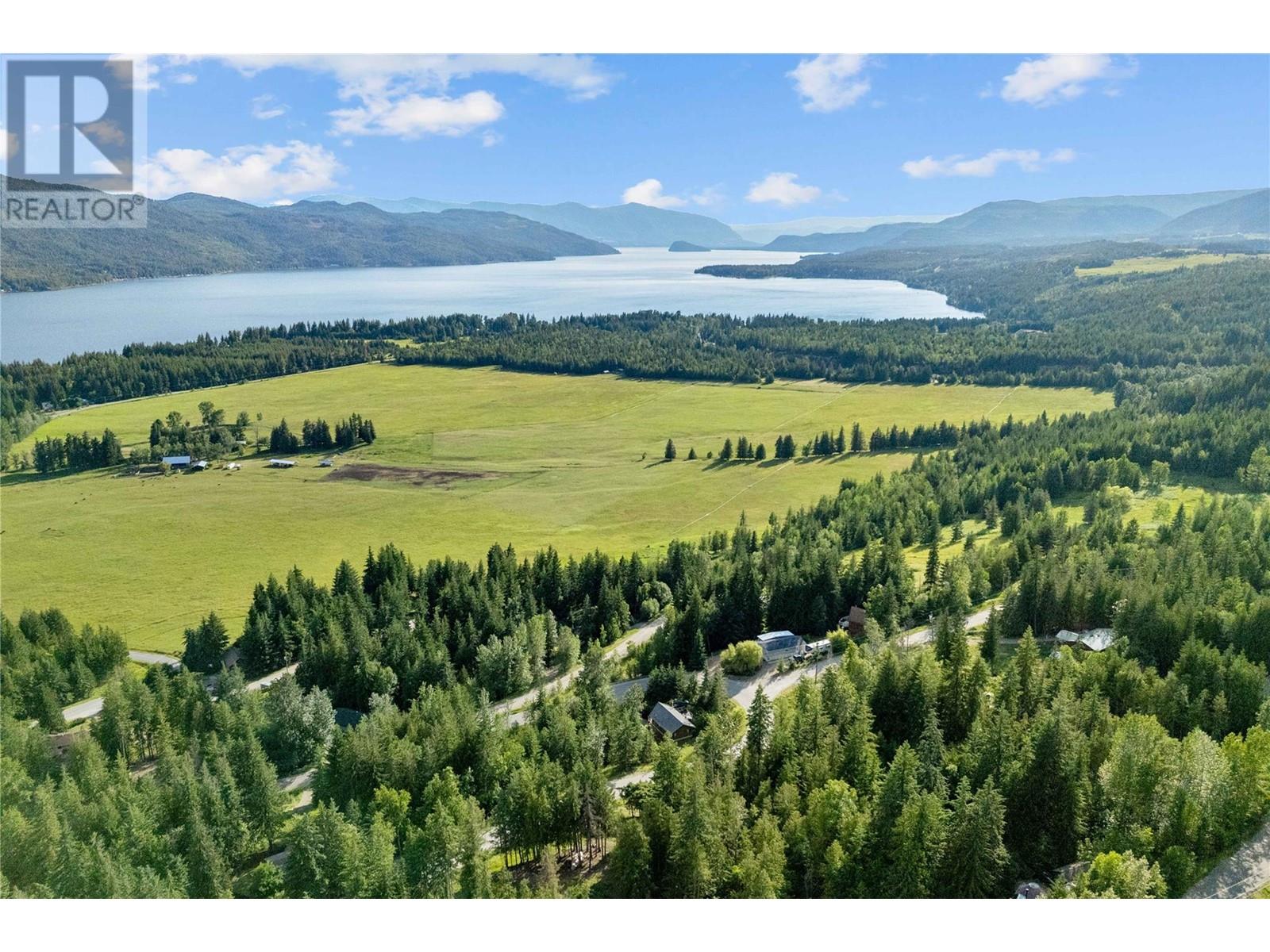 7227 Estate Drive, Anglemont, British Columbia  V0E 1M8 - Photo 19 - 10350823