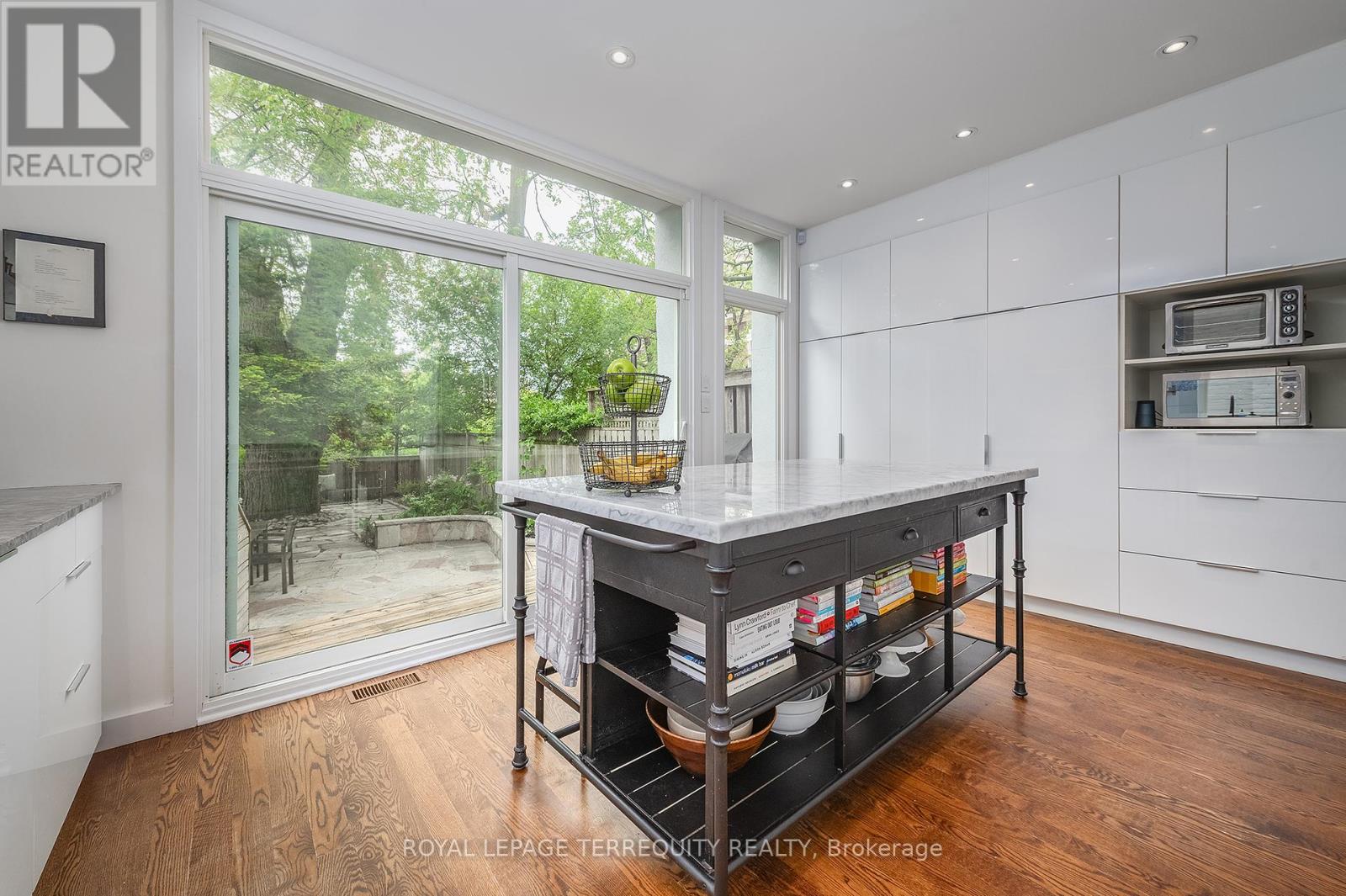 227 Cottingham Street, Toronto, Ontario  M4V 1C7 - Photo 16 - C12202698
