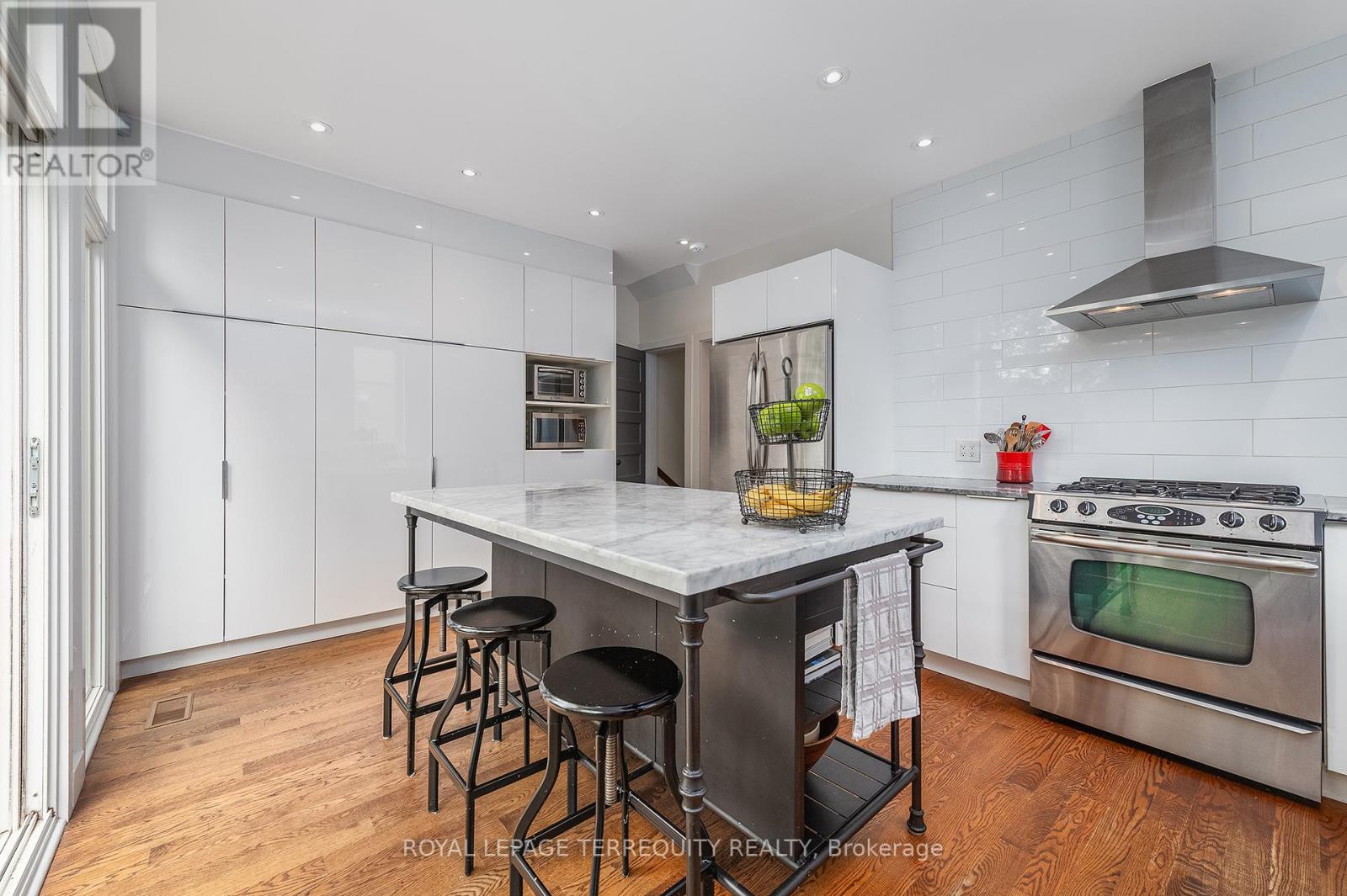227 Cottingham Street, Toronto, Ontario  M4V 1C7 - Photo 15 - C12202698