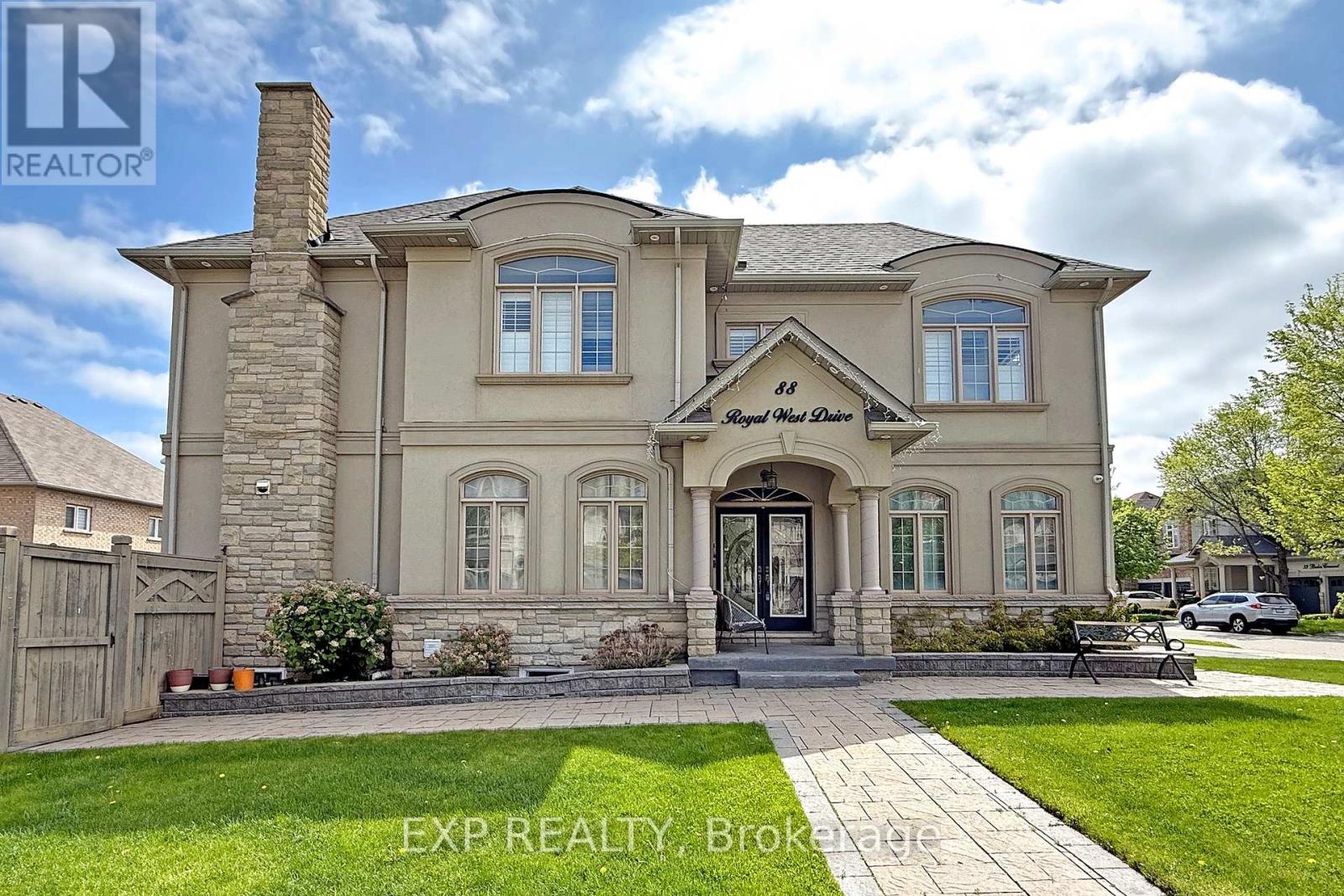 88 ROYAL WEST DRIVE, Brampton, Ontario