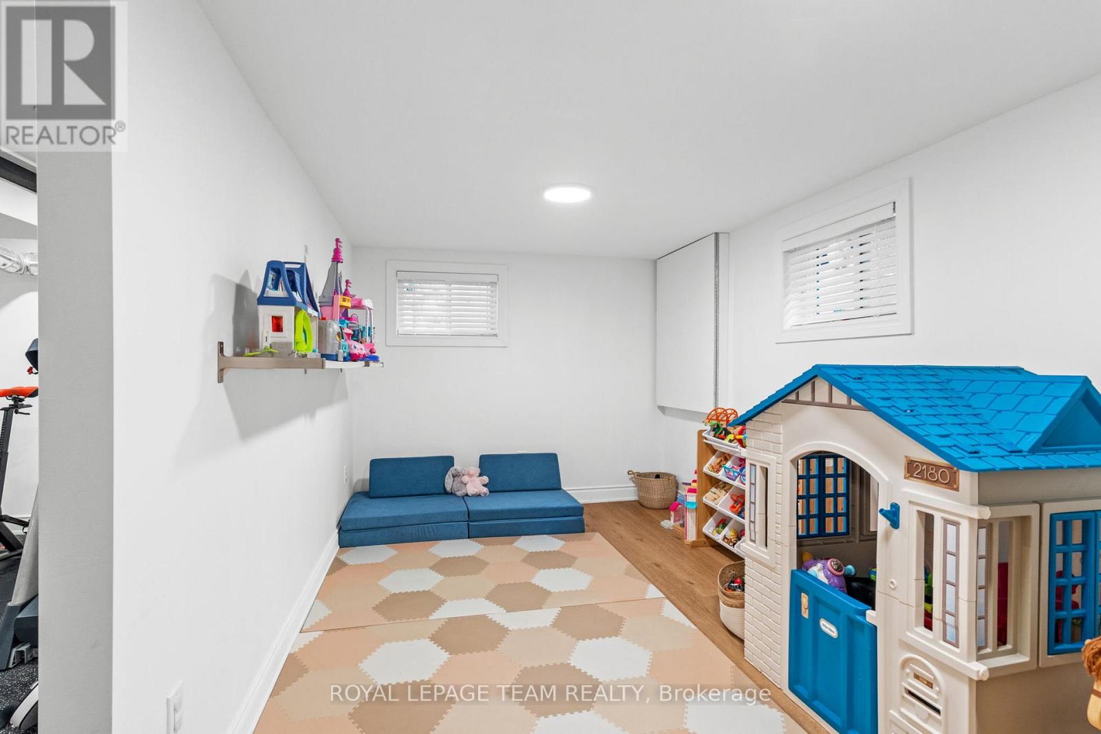 410 Hartleigh Avenue, Ottawa, Ontario  K2B 5J4 - Photo 38 - X12203050