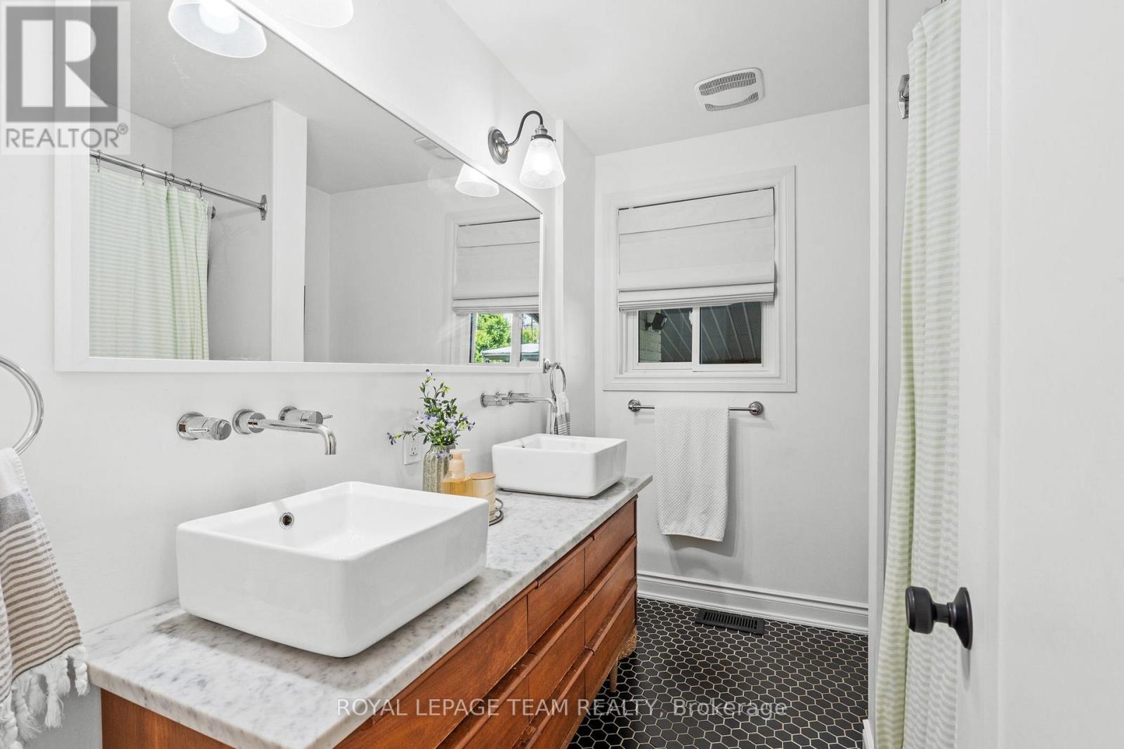 410 Hartleigh Avenue, Ottawa, Ontario  K2B 5J4 - Photo 28 - X12203050