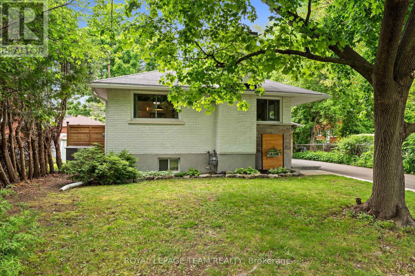 410 Hartleigh Avenue, Ottawa, Ontario  K2B 5J4 - Photo 3 - X12203050
