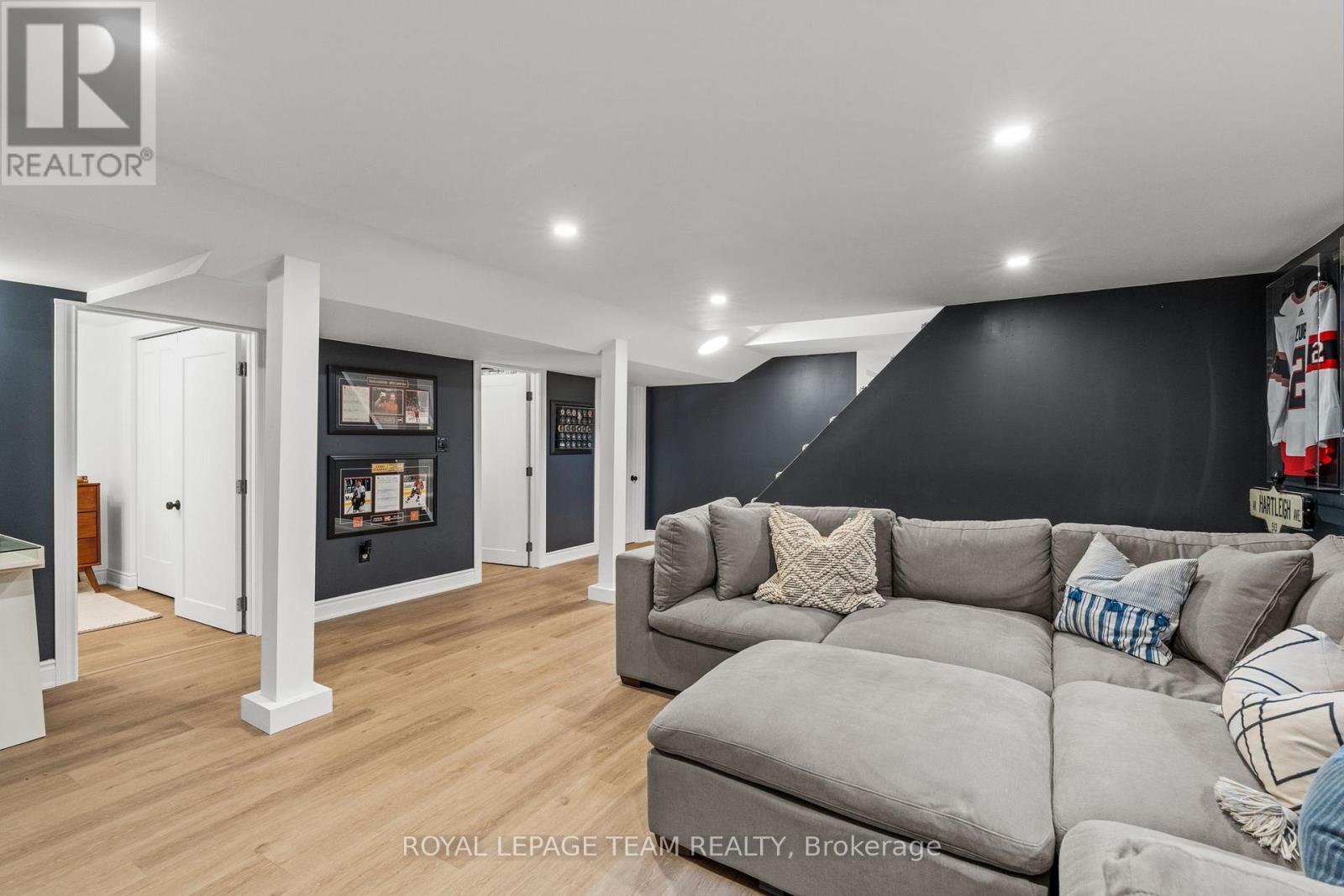 410 Hartleigh Avenue, Ottawa, Ontario  K2B 5J4 - Photo 33 - X12203050