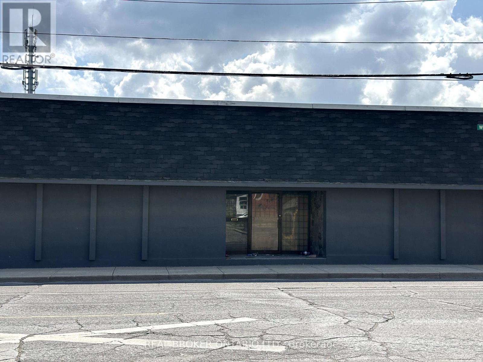 2 - 360 Wentworth Street N, Hamilton, Ontario  L8L 5W3 - Photo 2 - X11962275