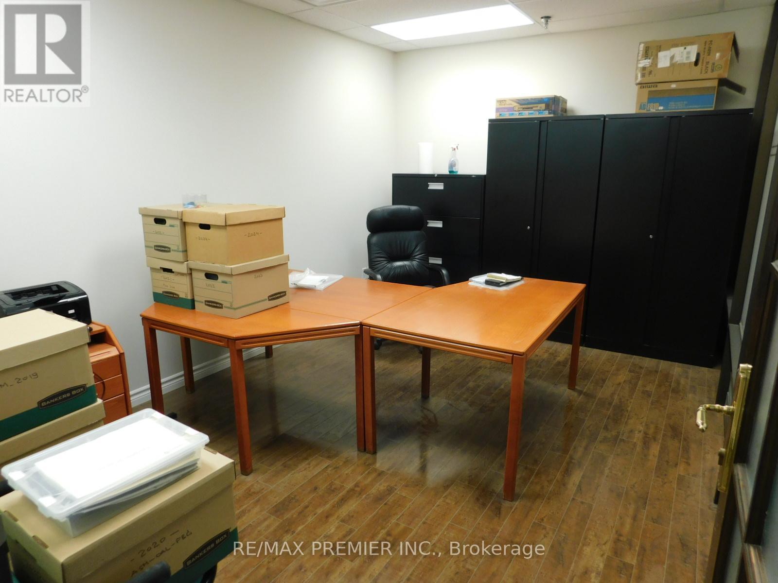 41 - 94 Kenhar Drive, Toronto, Ontario  M9L 1N2 - Photo 4 - W12192069