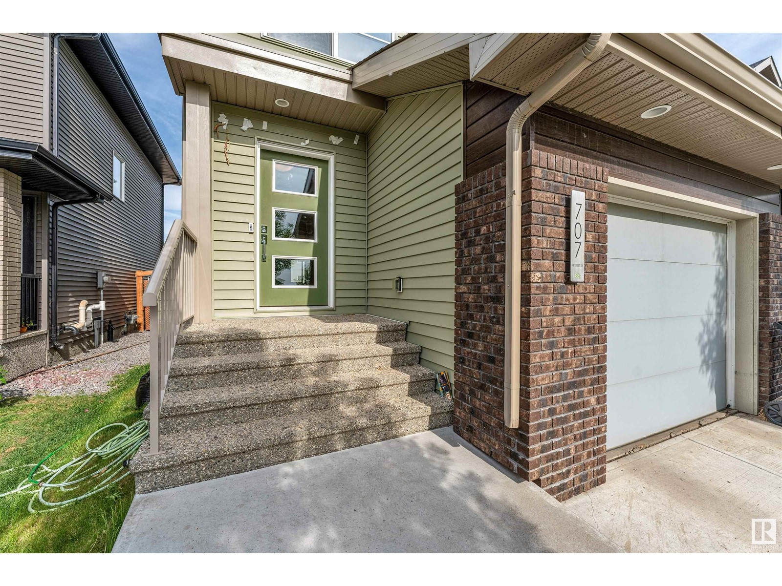 Property at 707 40 ST SW image 3