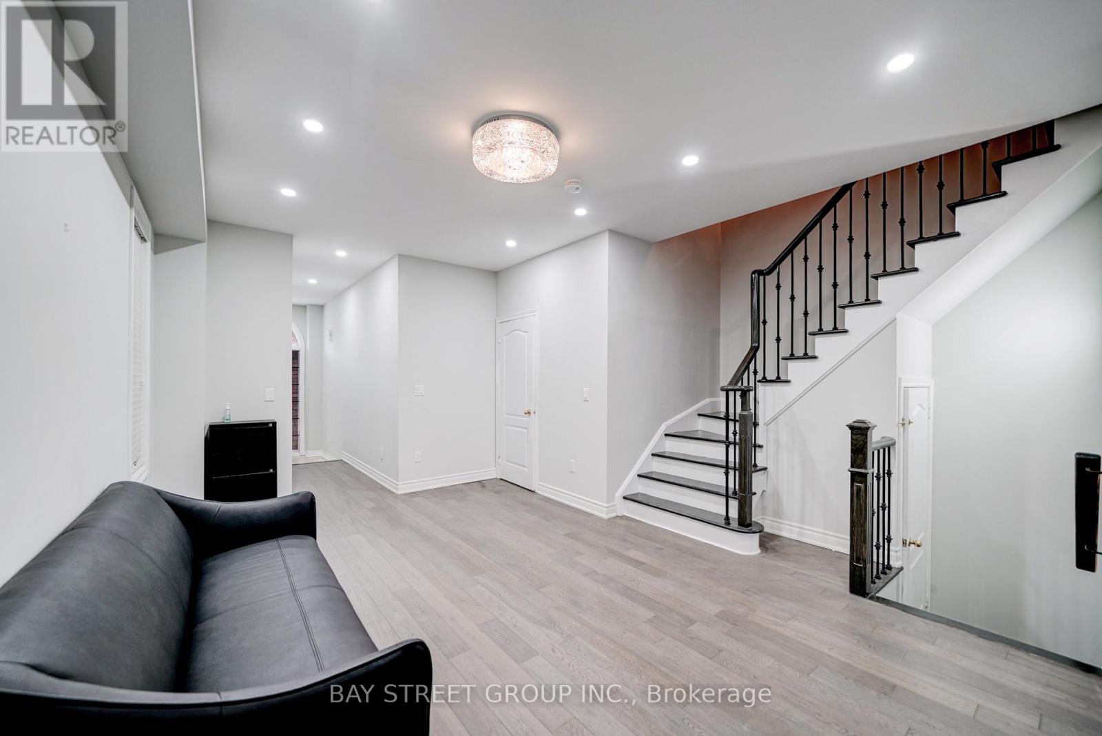 51 Woodville Drive, Vaughan, Ontario  L6A 4A9 - Photo 11 - N12202982