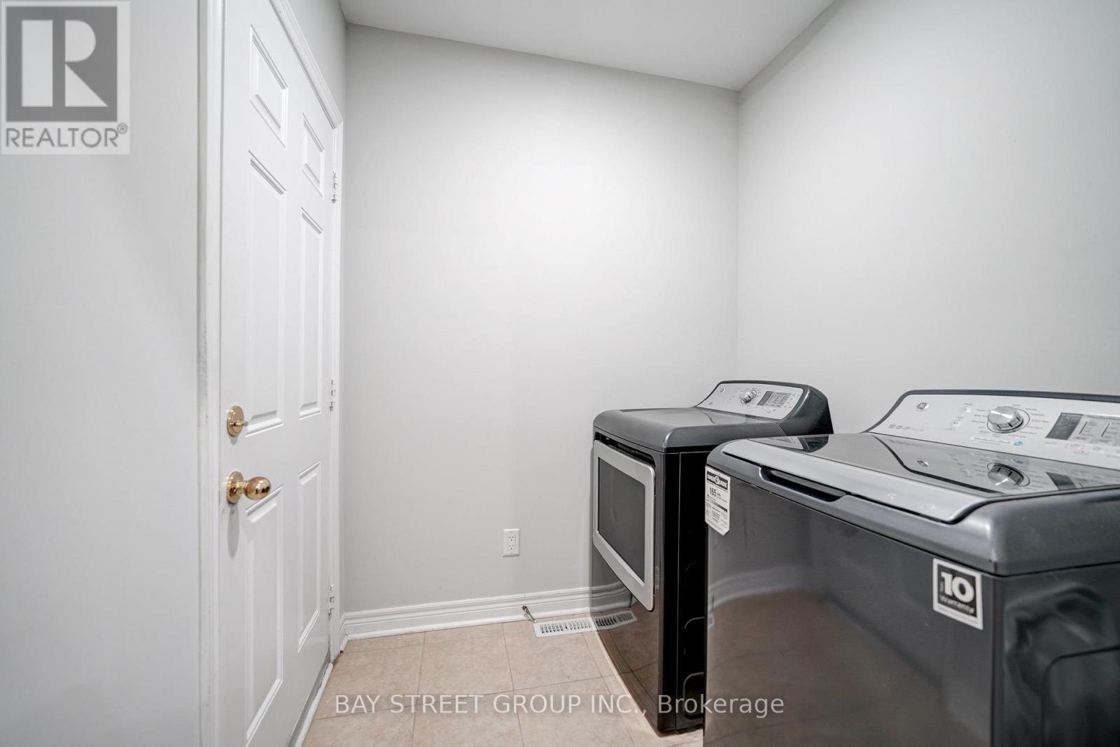 51 Woodville Drive, Vaughan, Ontario  L6A 4A9 - Photo 22 - N12202982