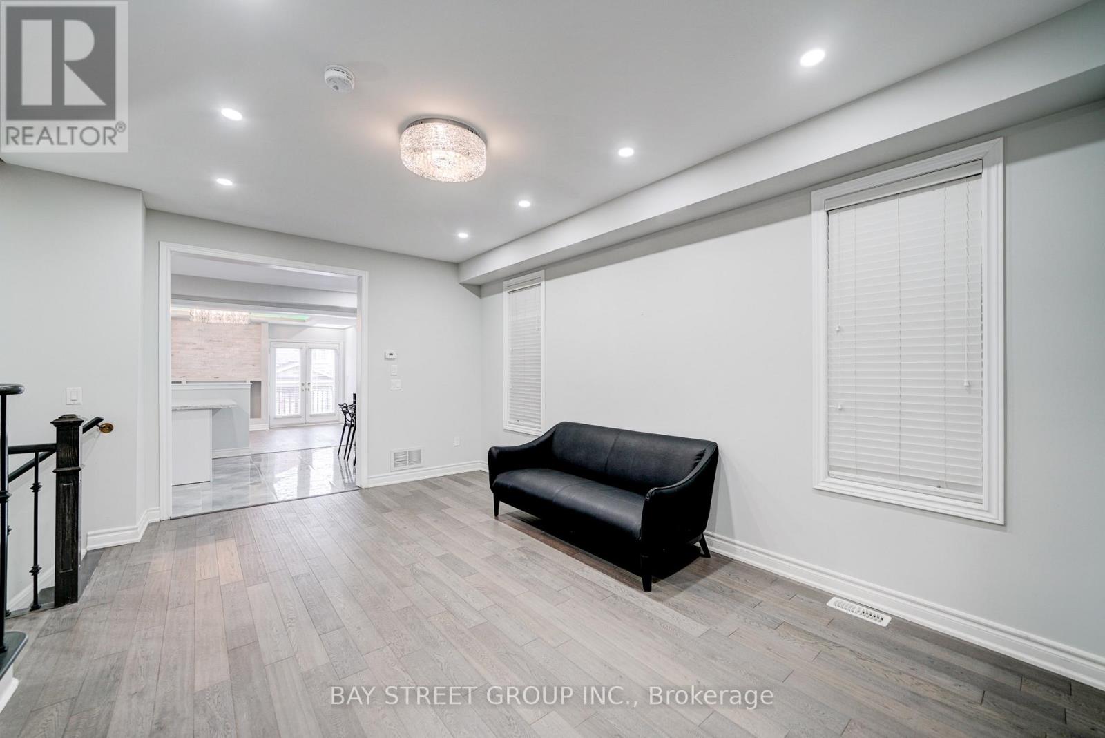 51 Woodville Drive, Vaughan, Ontario  L6A 4A9 - Photo 7 - N12202982