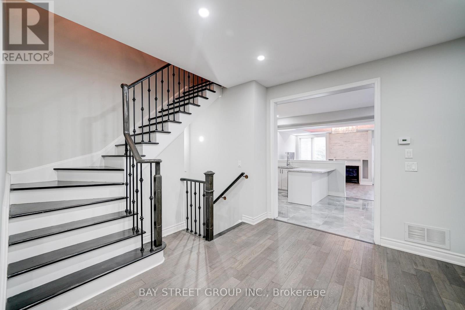 51 Woodville Drive, Vaughan, Ontario  L6A 4A9 - Photo 8 - N12202982