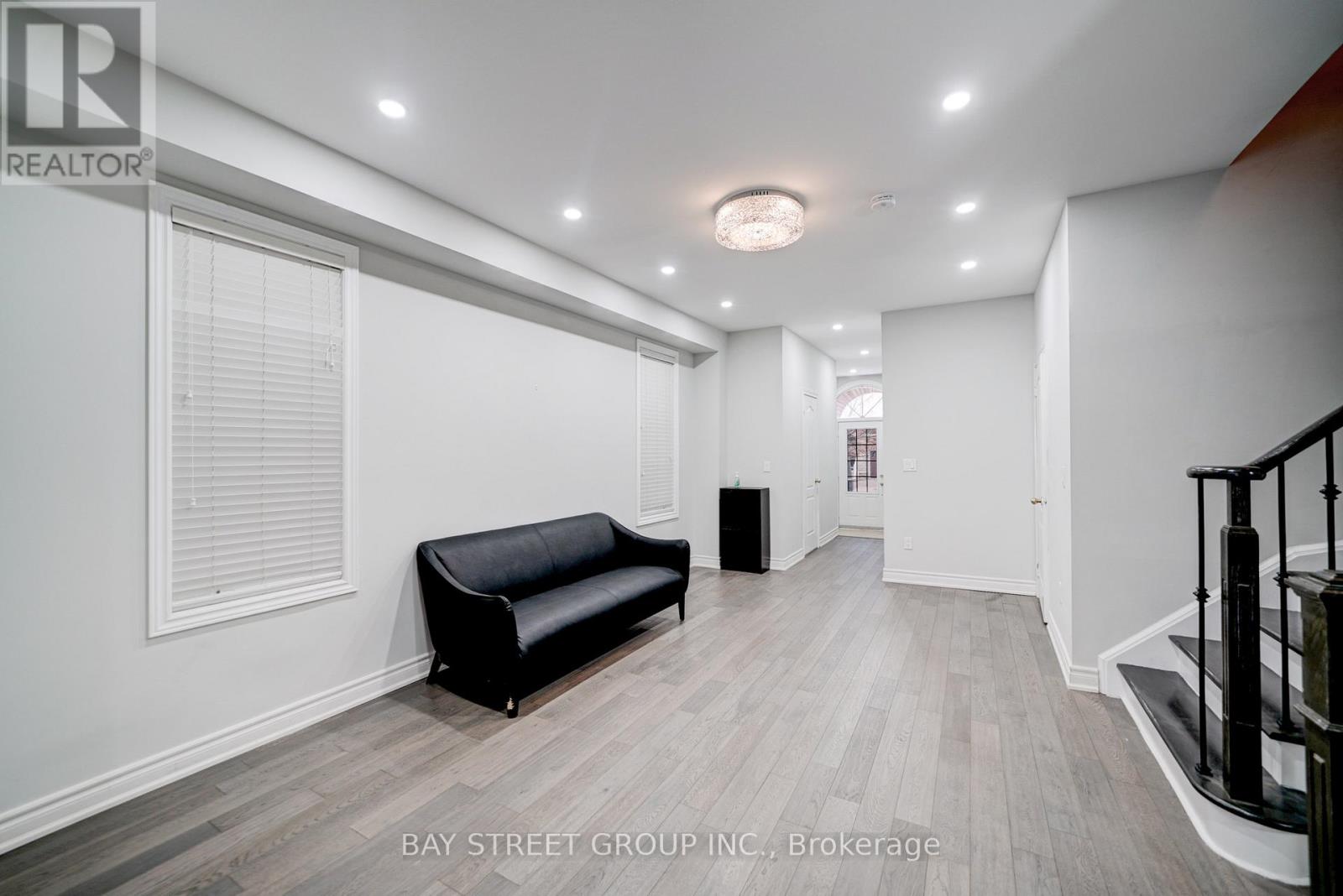 51 Woodville Drive, Vaughan, Ontario  L6A 4A9 - Photo 9 - N12202982