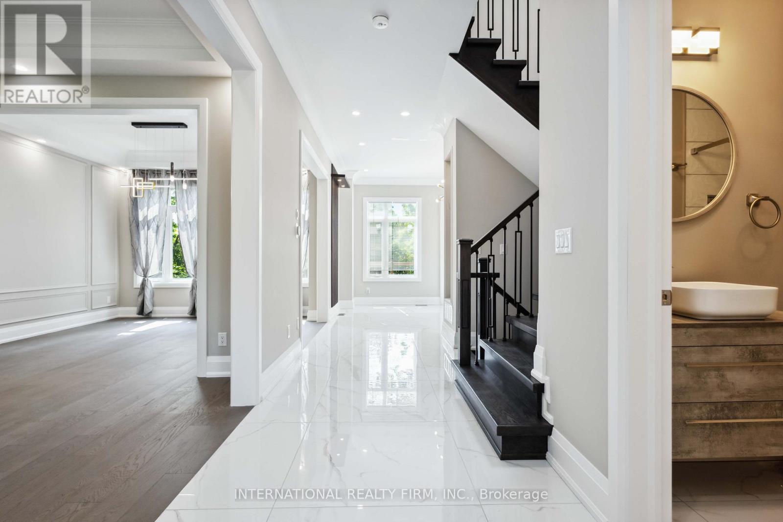 408 Allen Court, Richmond Hill, Ontario  L4C 1G5 - Photo 5 - N12203049