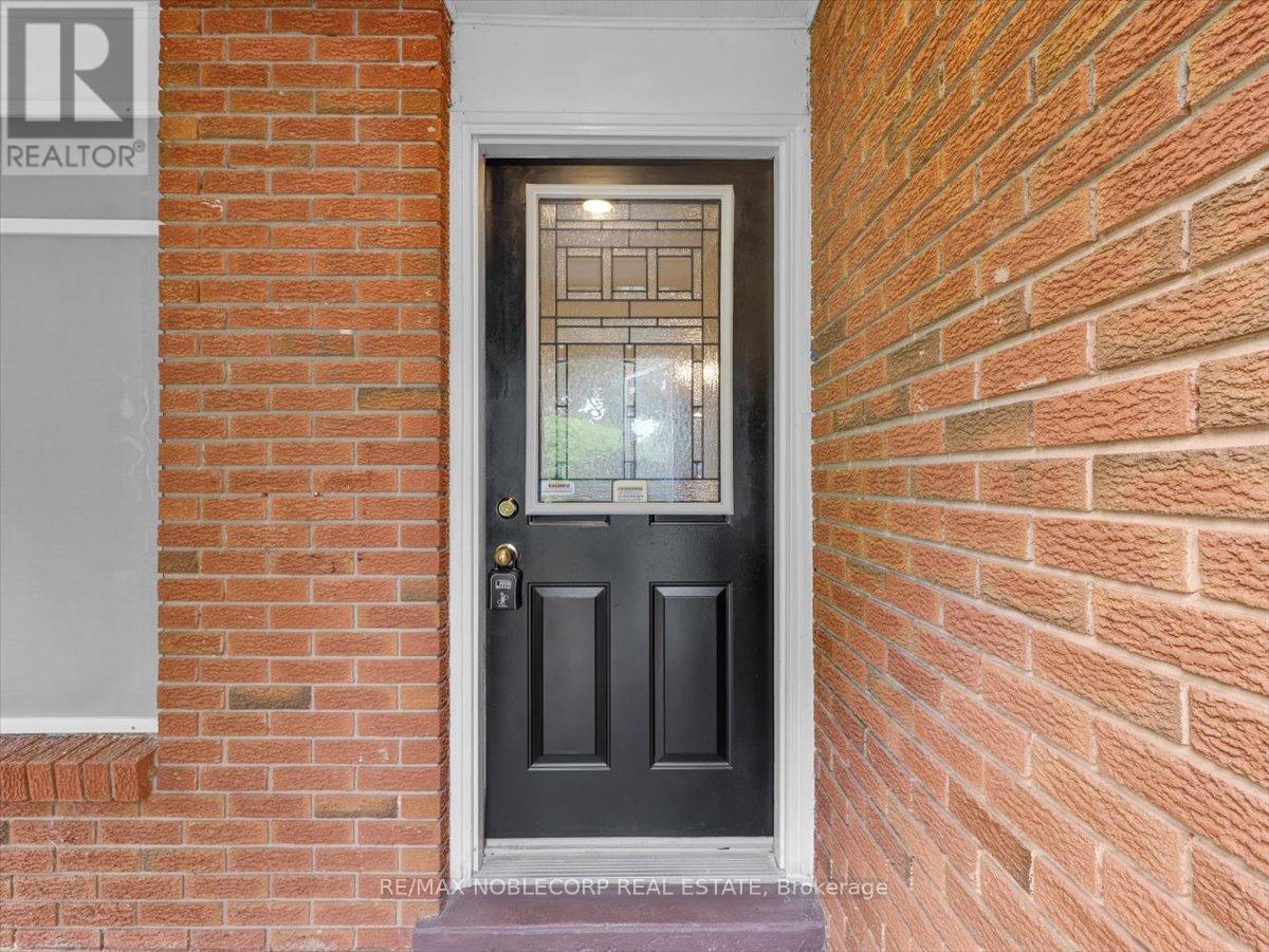 175 Toronto Street, Barrie, Ontario  L4N 1V6 - Photo 2 - S12202990