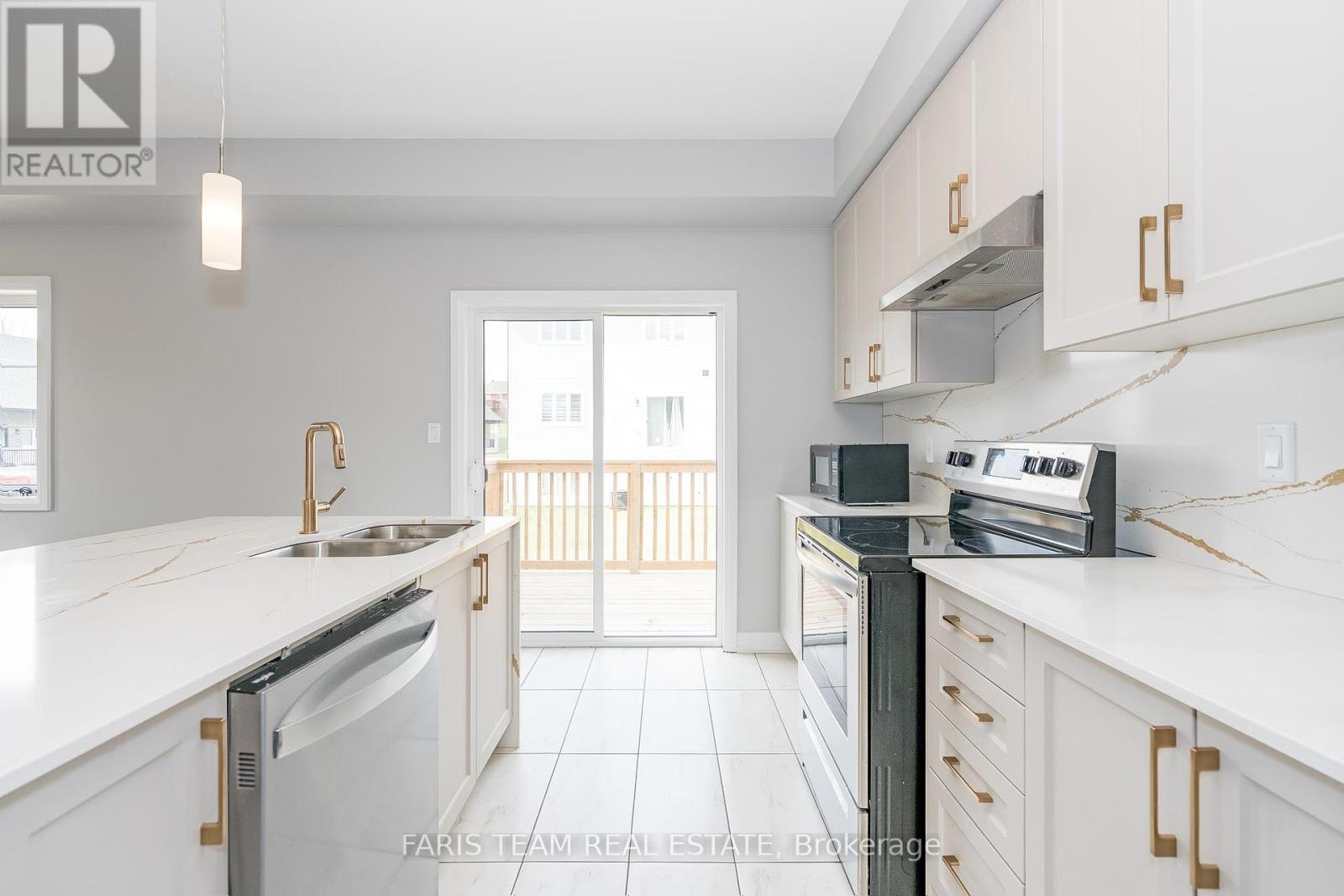 43 Lahey Crescent, Penetanguishene, Ontario  L9M 0W1 - Photo 6 - S12203030
