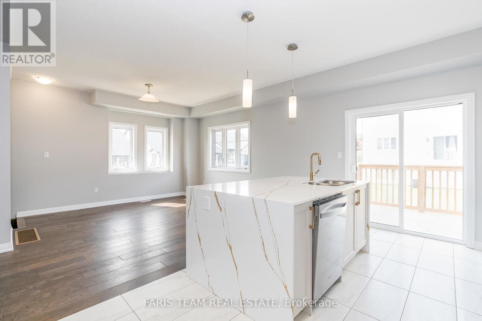 43 Lahey Crescent, Penetanguishene, Ontario  L9M 0W1 - Photo 7 - S12203030