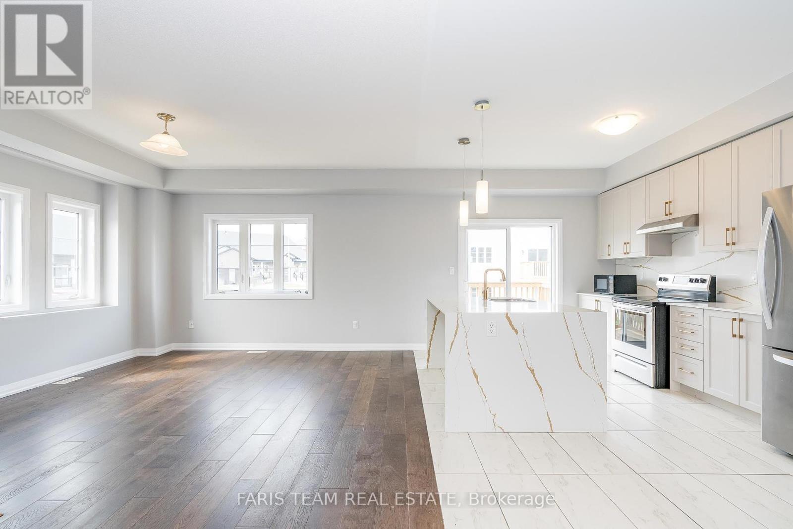 43 Lahey Crescent, Penetanguishene, Ontario  L9M 0W1 - Photo 9 - S12203030