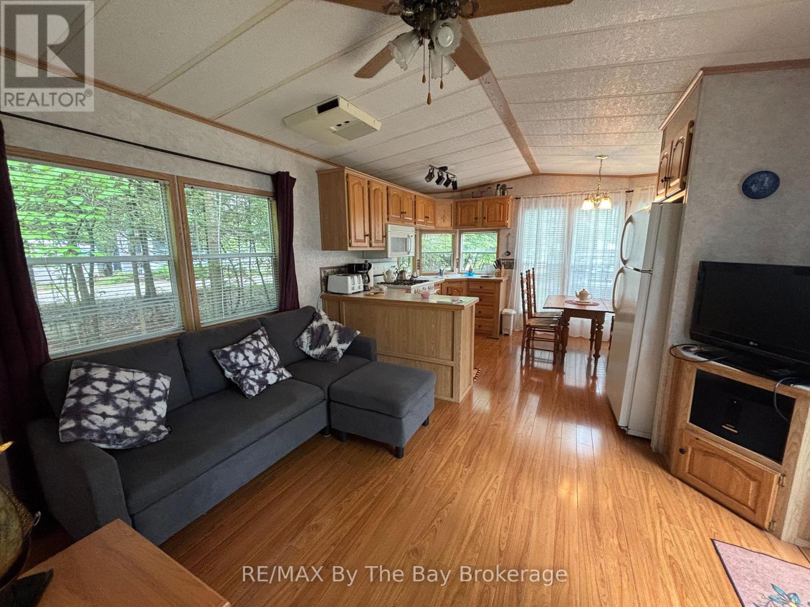 G4 - 85 Theme Park Drive, Wasaga Beach, Ontario  L9Z 1X7 - Photo 15 - S12033686