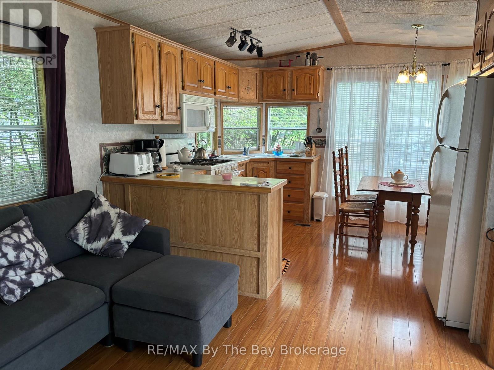 G4 - 85 Theme Park Drive, Wasaga Beach, Ontario  L9Z 1X7 - Photo 14 - S12033686
