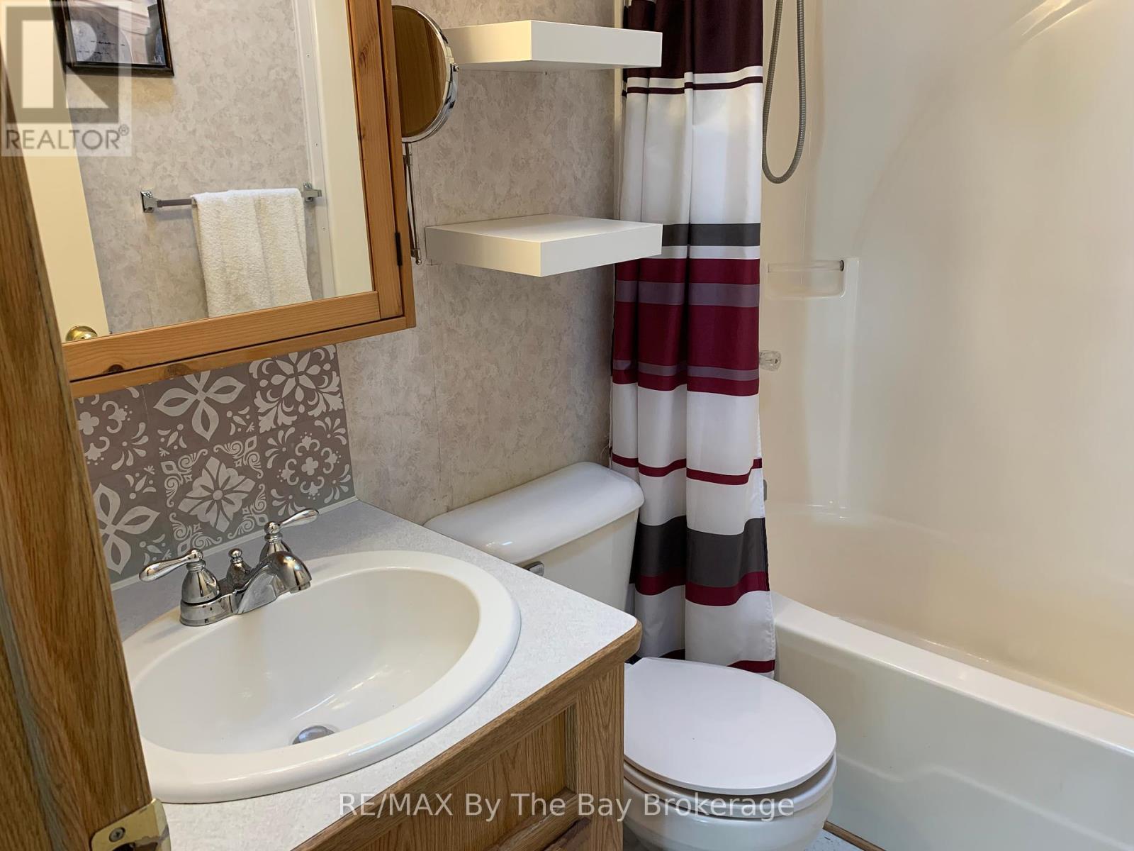 G4 - 85 Theme Park Drive, Wasaga Beach, Ontario  L9Z 1X7 - Photo 27 - S12033686